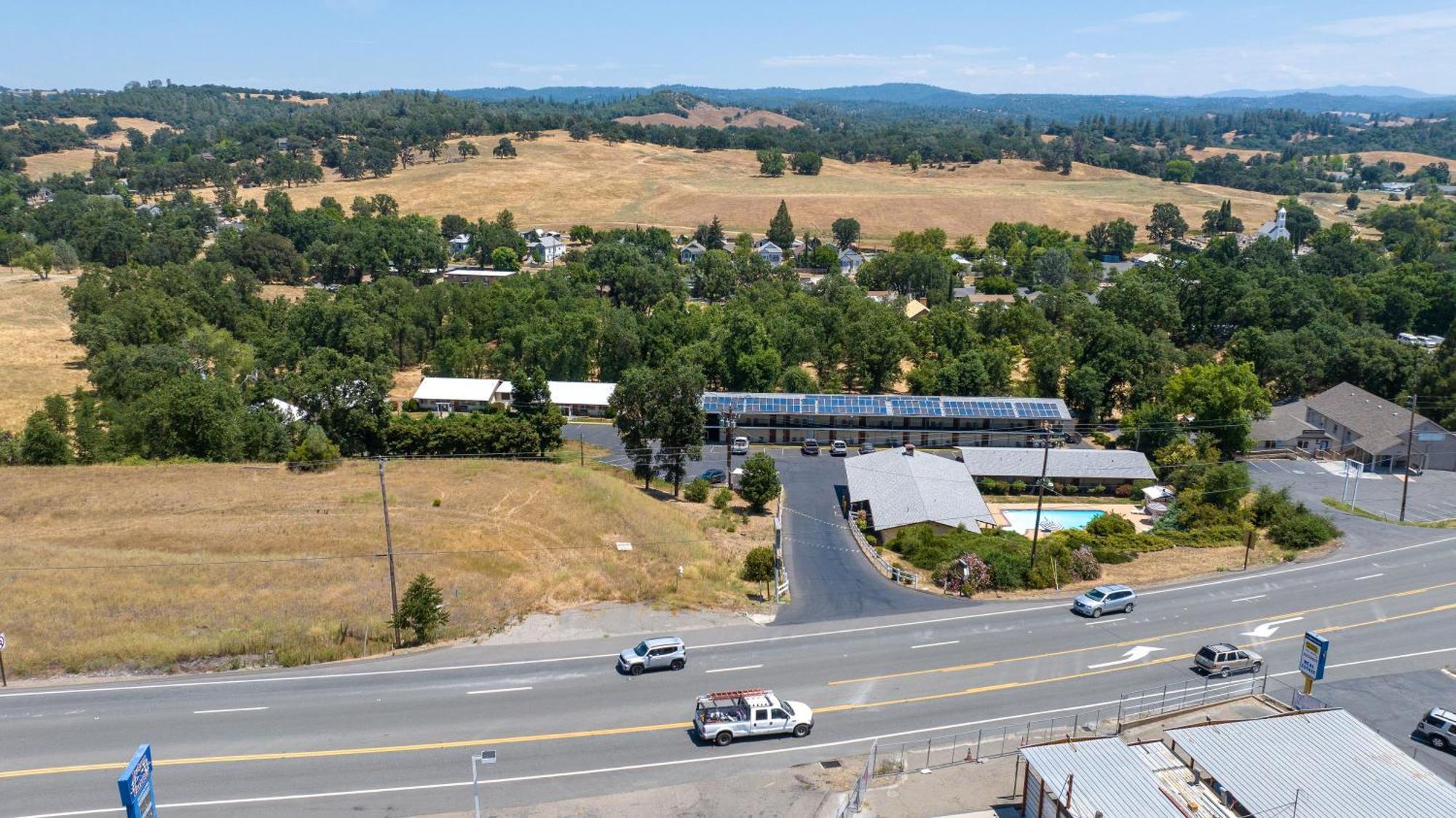 Quality Inn & Suites Jackson Bagian luar foto