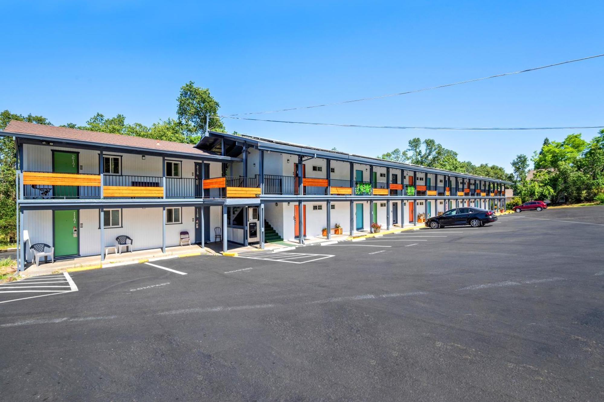 Quality Inn & Suites Jackson Bagian luar foto