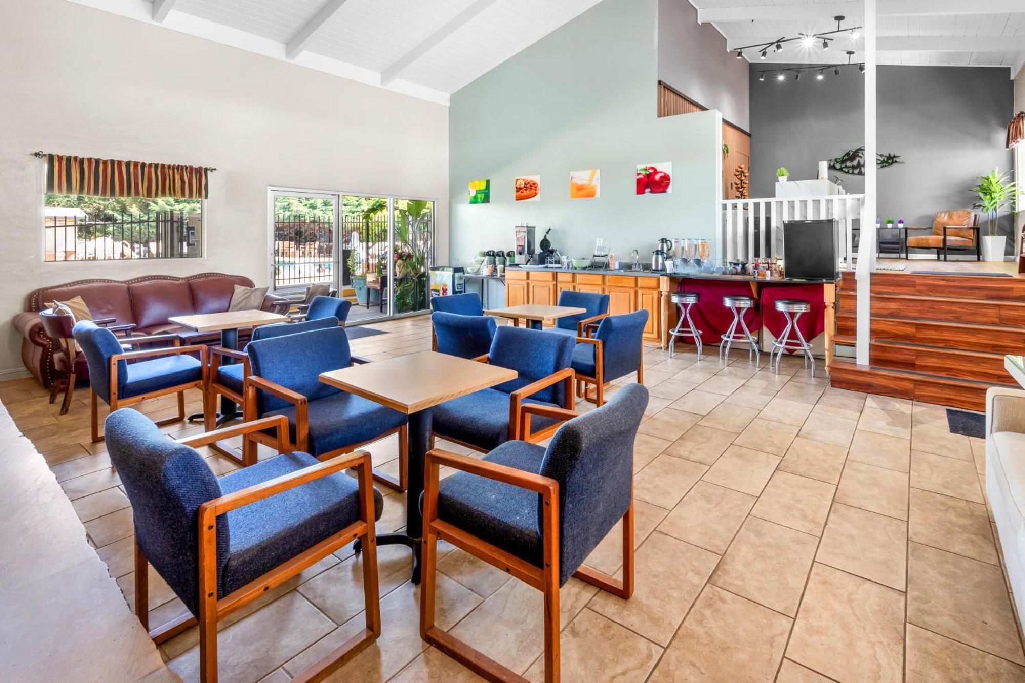 Quality Inn & Suites Jackson Bagian luar foto