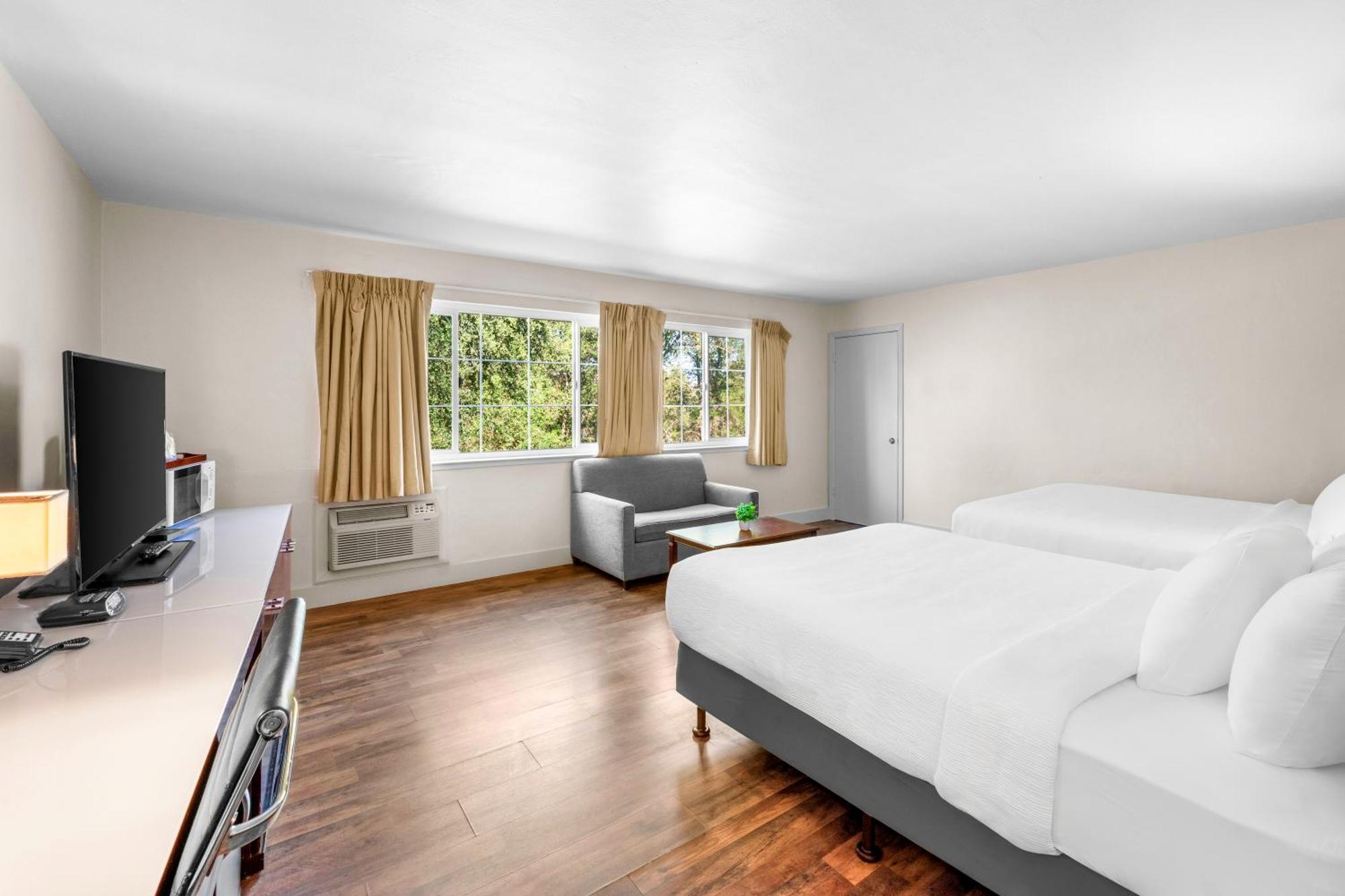 Quality Inn & Suites Jackson Bagian luar foto