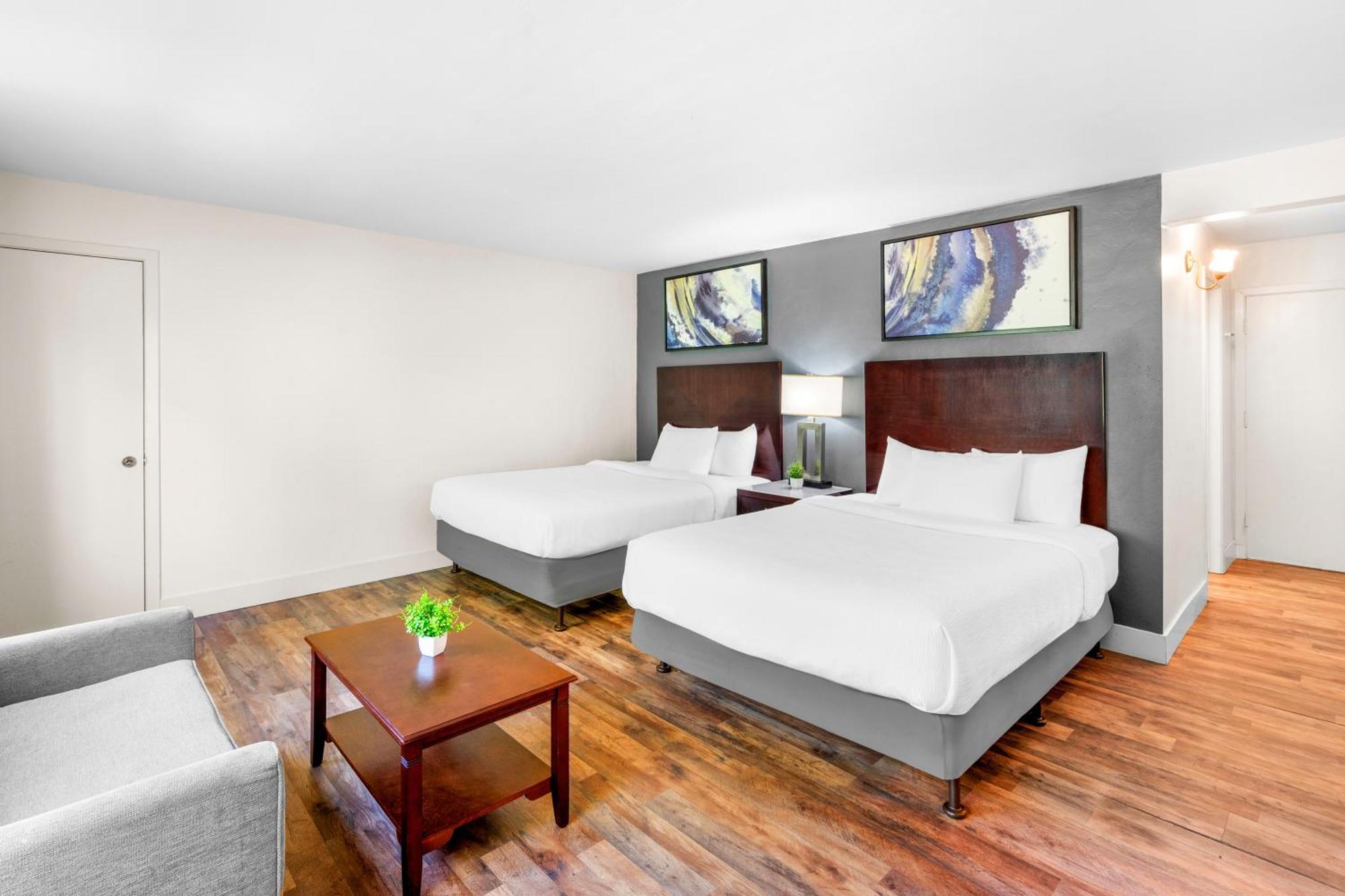 Quality Inn & Suites Jackson Bagian luar foto