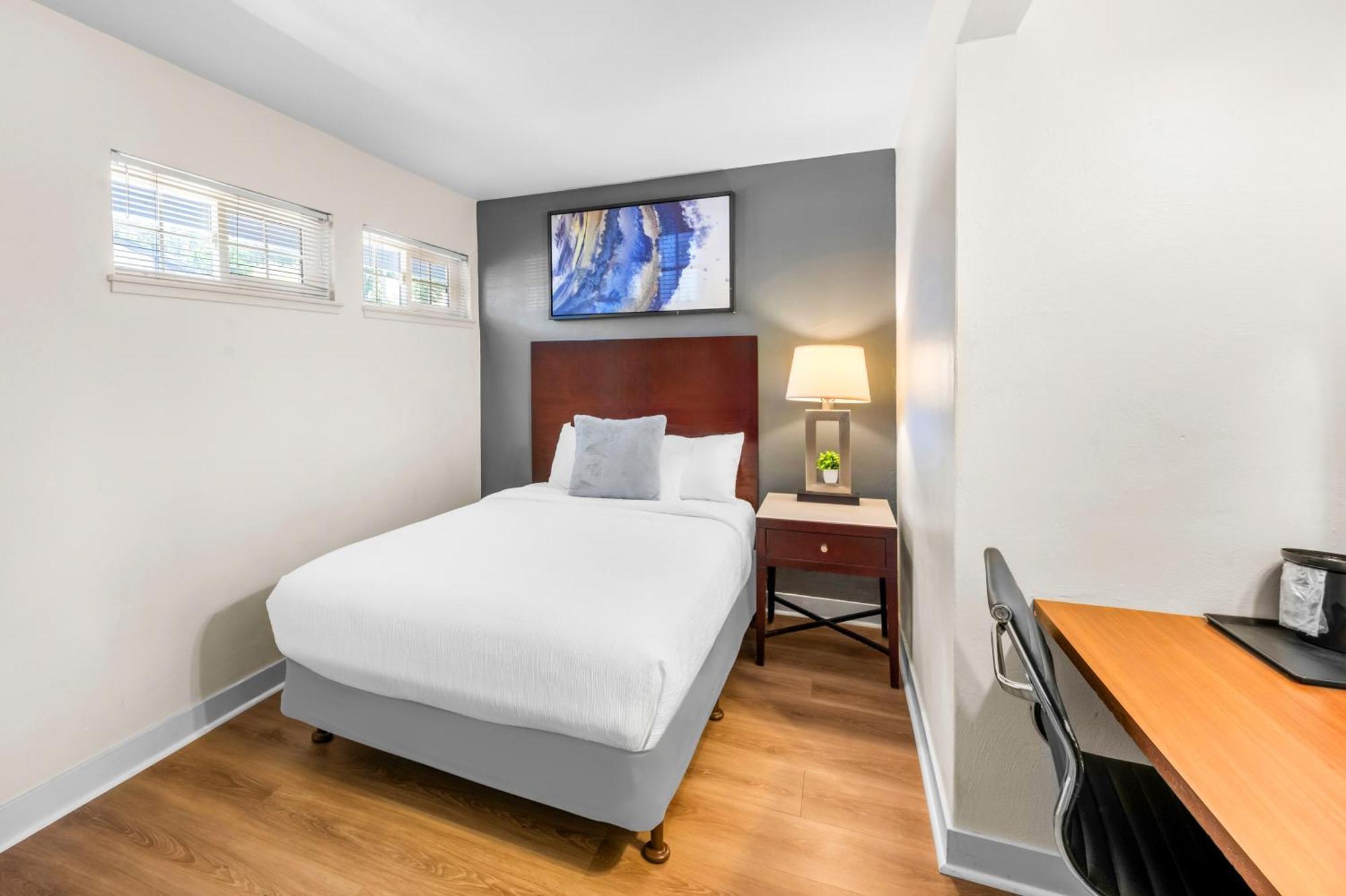 Quality Inn & Suites Jackson Bagian luar foto