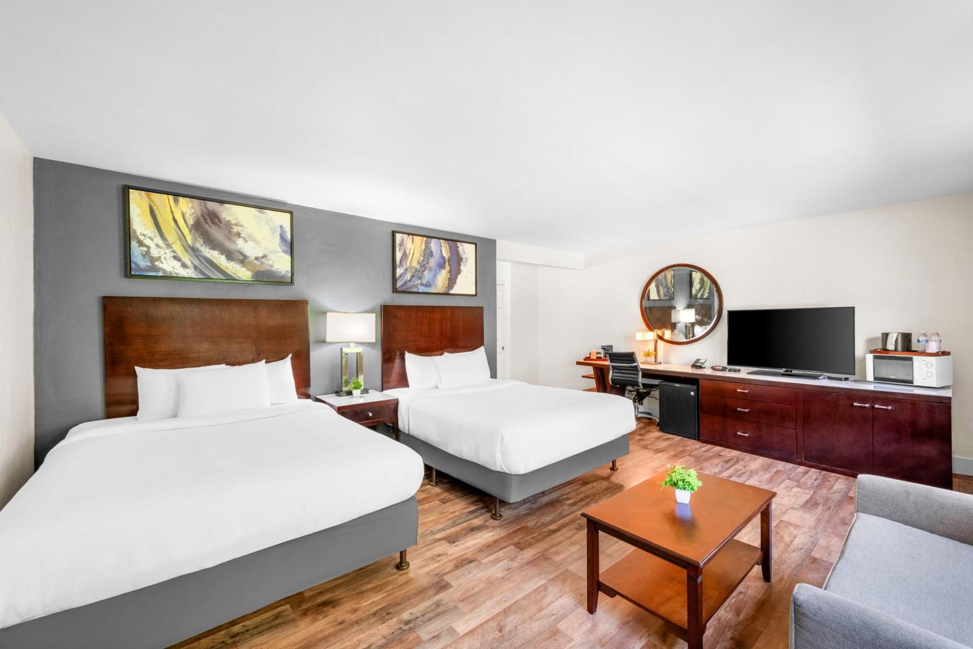 Quality Inn & Suites Jackson Bagian luar foto