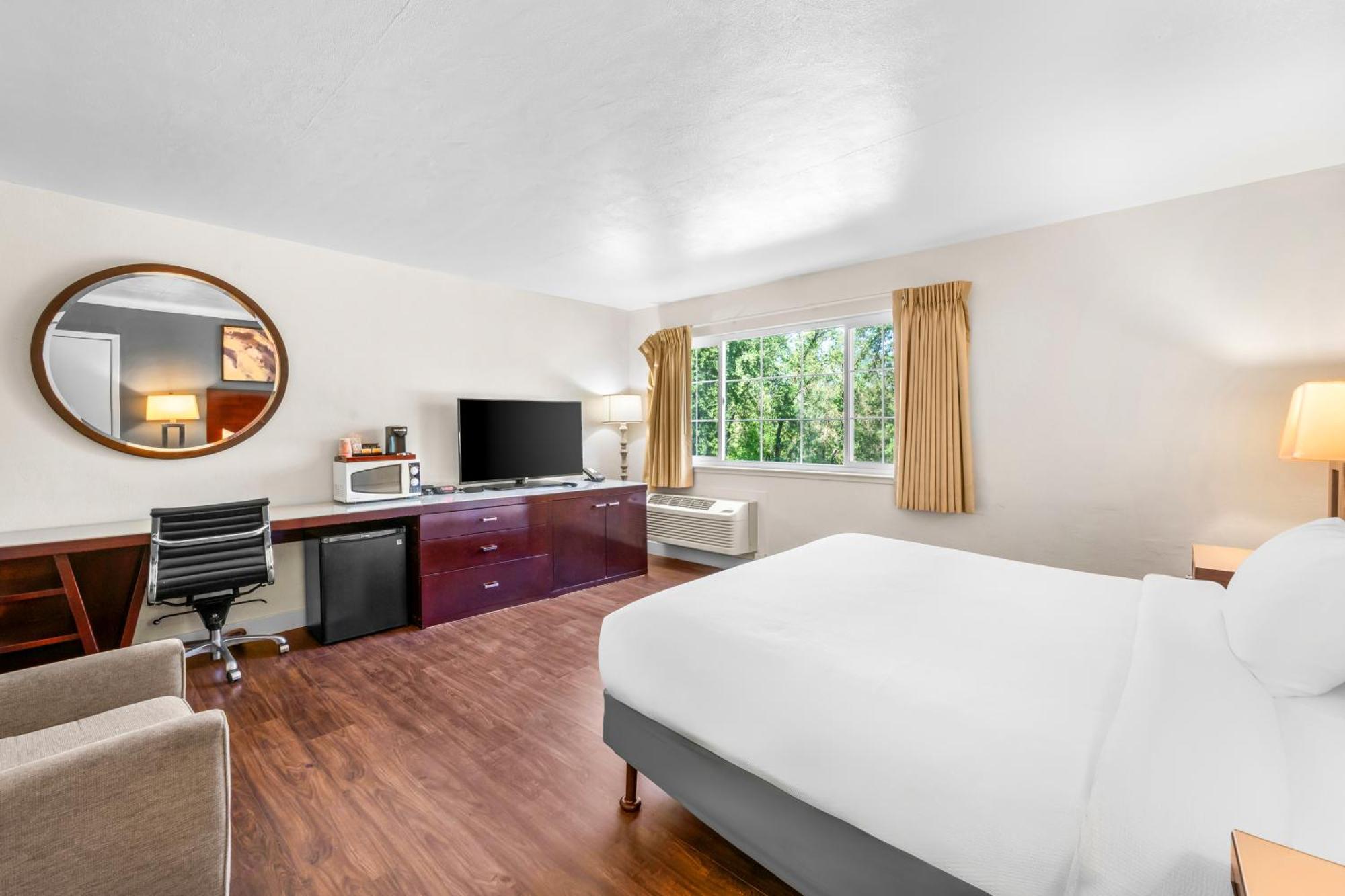 Quality Inn & Suites Jackson Bagian luar foto