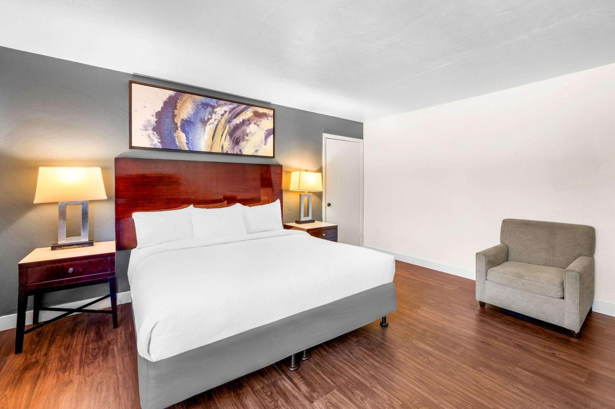 Quality Inn & Suites Jackson Bagian luar foto