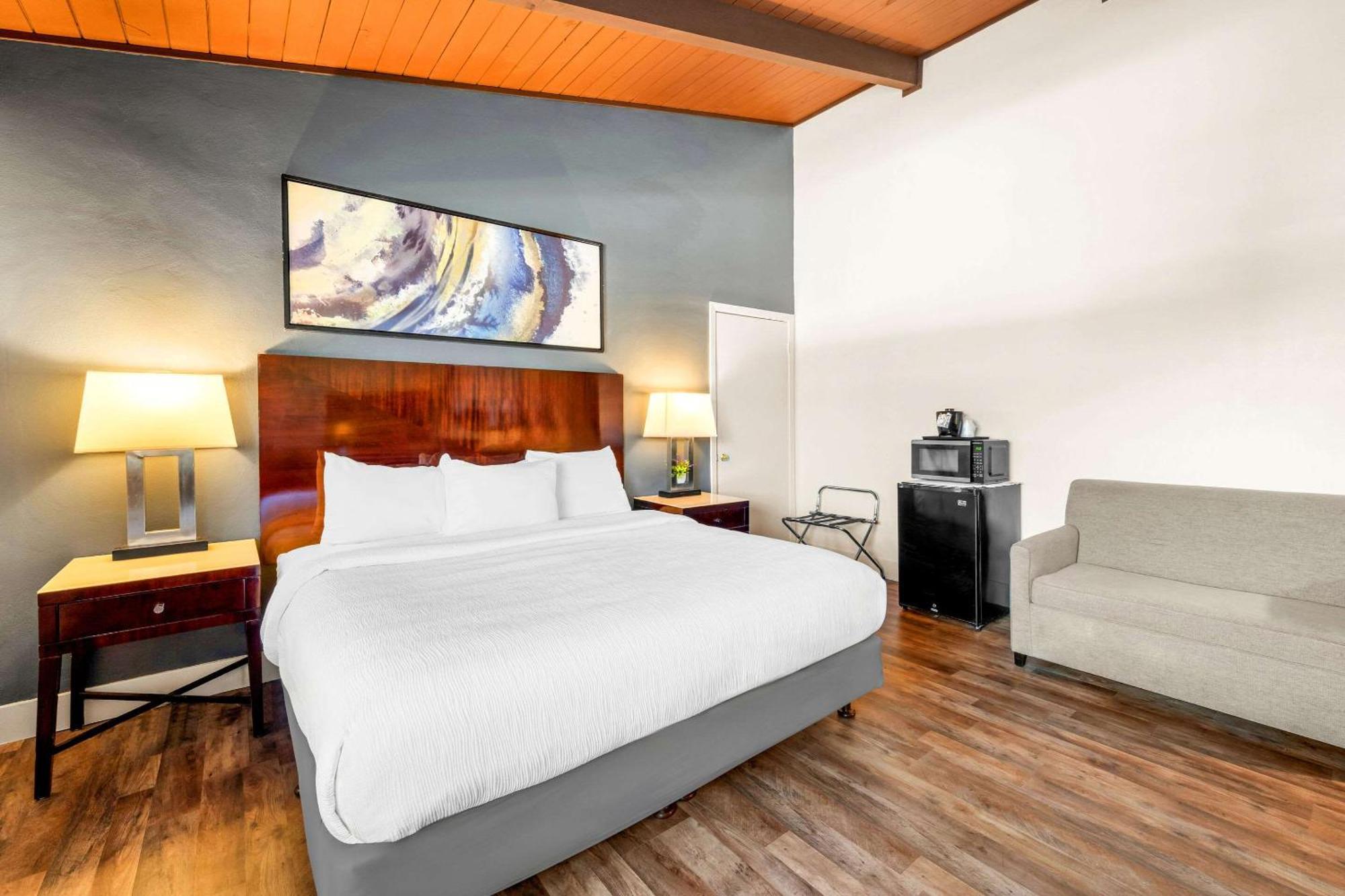 Quality Inn & Suites Jackson Bagian luar foto