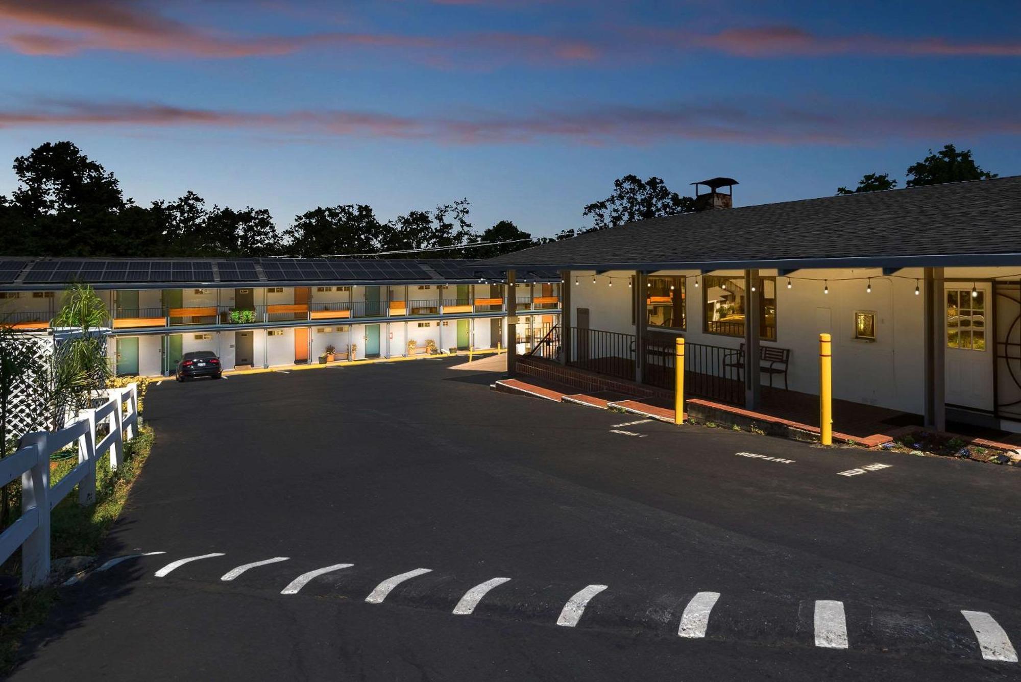 Quality Inn & Suites Jackson Bagian luar foto